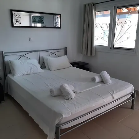 In With Sea Views & Pool شقة بينيتسيس
