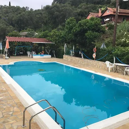 In With Sea Views & Pool Lejlighed Mpenitses