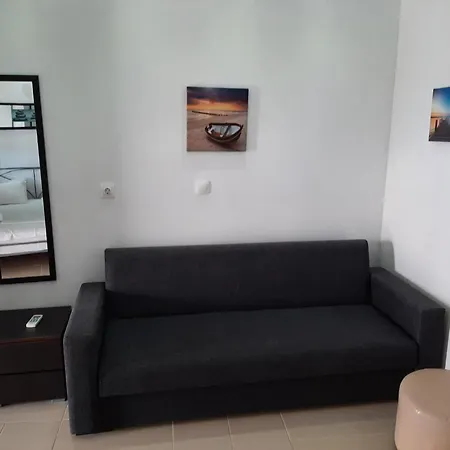 In With Sea Views & Pool شقة