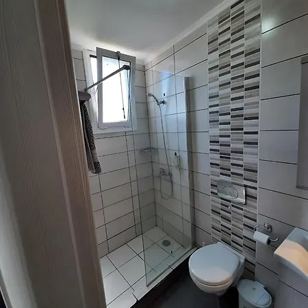 In With Sea Views & Pool شقة *