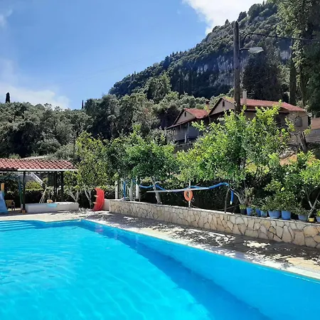 In With Sea Views & Pool شقة